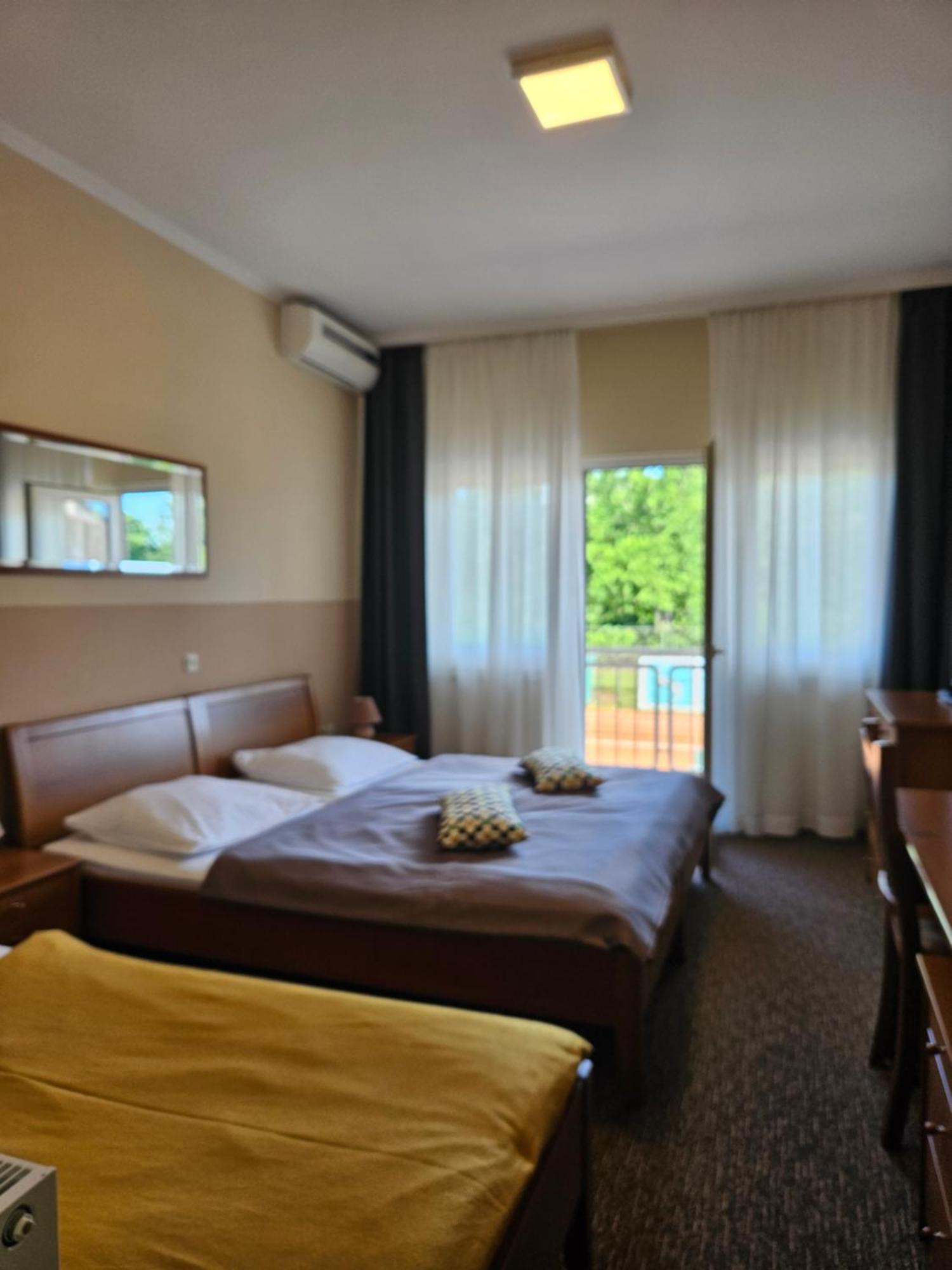 Bed And Breakfast Restaurant Dp Donji Zvecaj Rum bild