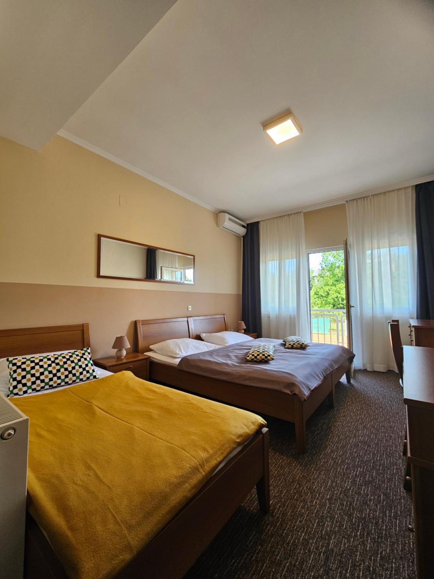 Bed And Breakfast Restaurant Dp Donji Zvecaj Rum bild