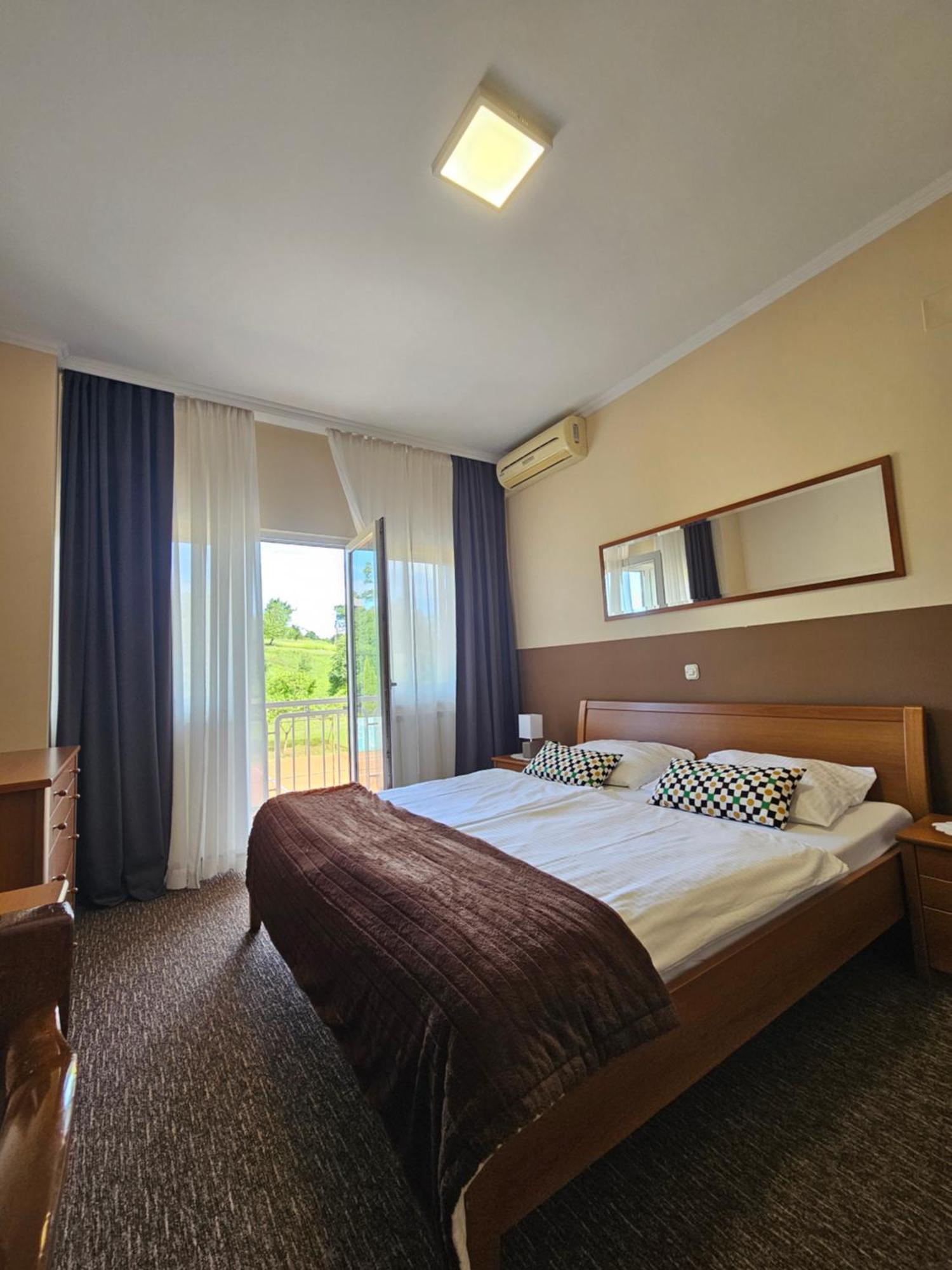 Bed And Breakfast Restaurant Dp Donji Zvecaj Rum bild