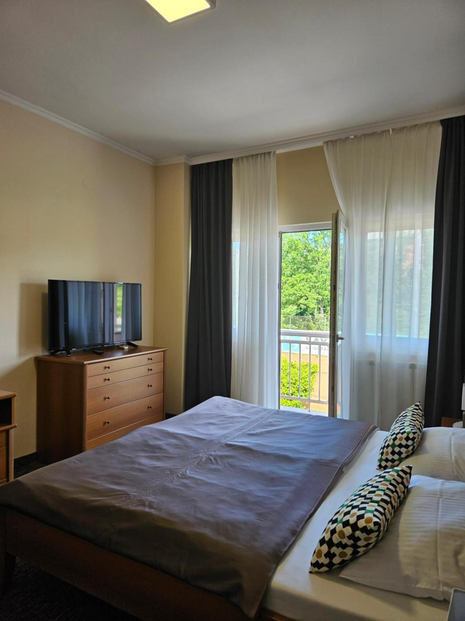 Bed And Breakfast Restaurant Dp Donji Zvecaj Rum bild