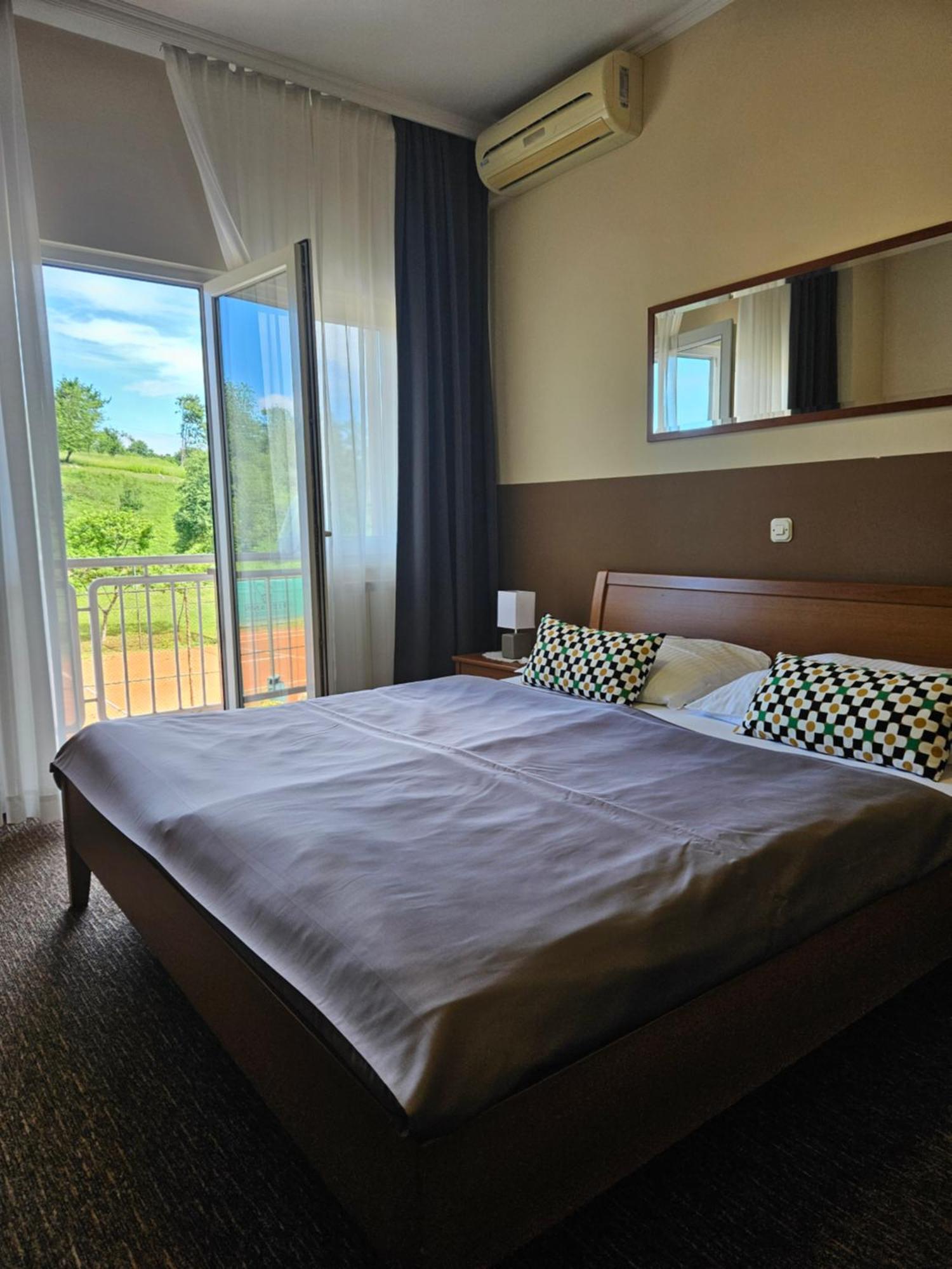 Bed And Breakfast Restaurant Dp Donji Zvecaj Rum bild